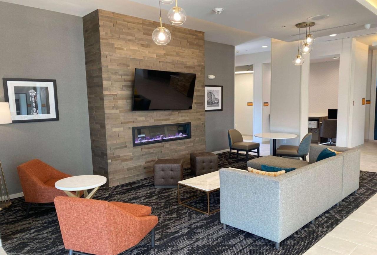 La Quinta Inn & Suites By Wyndham Centralia Bagian luar foto