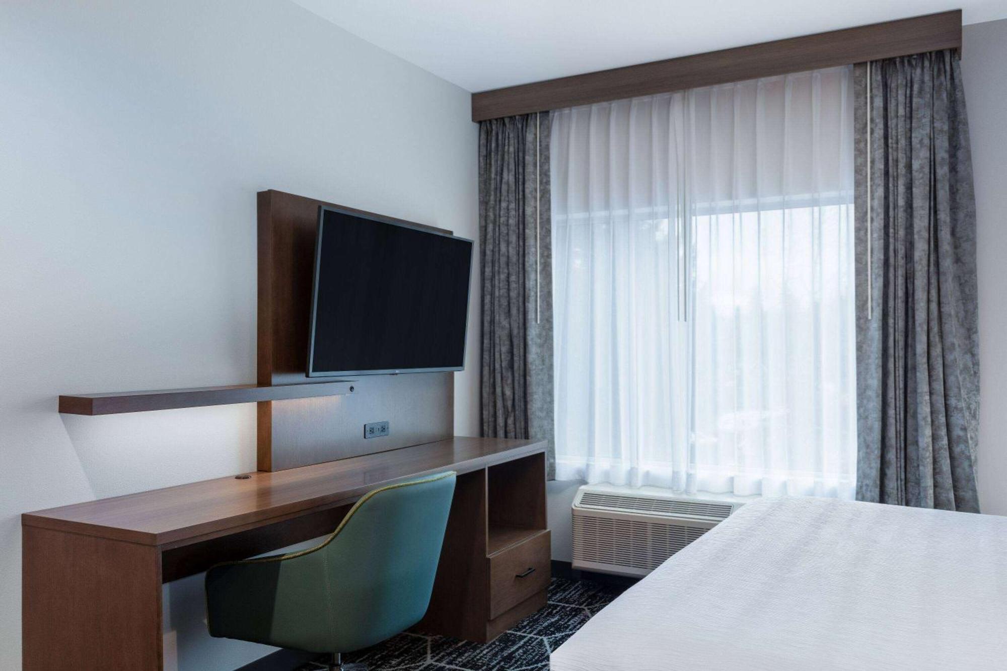 La Quinta Inn & Suites By Wyndham Centralia Bagian luar foto