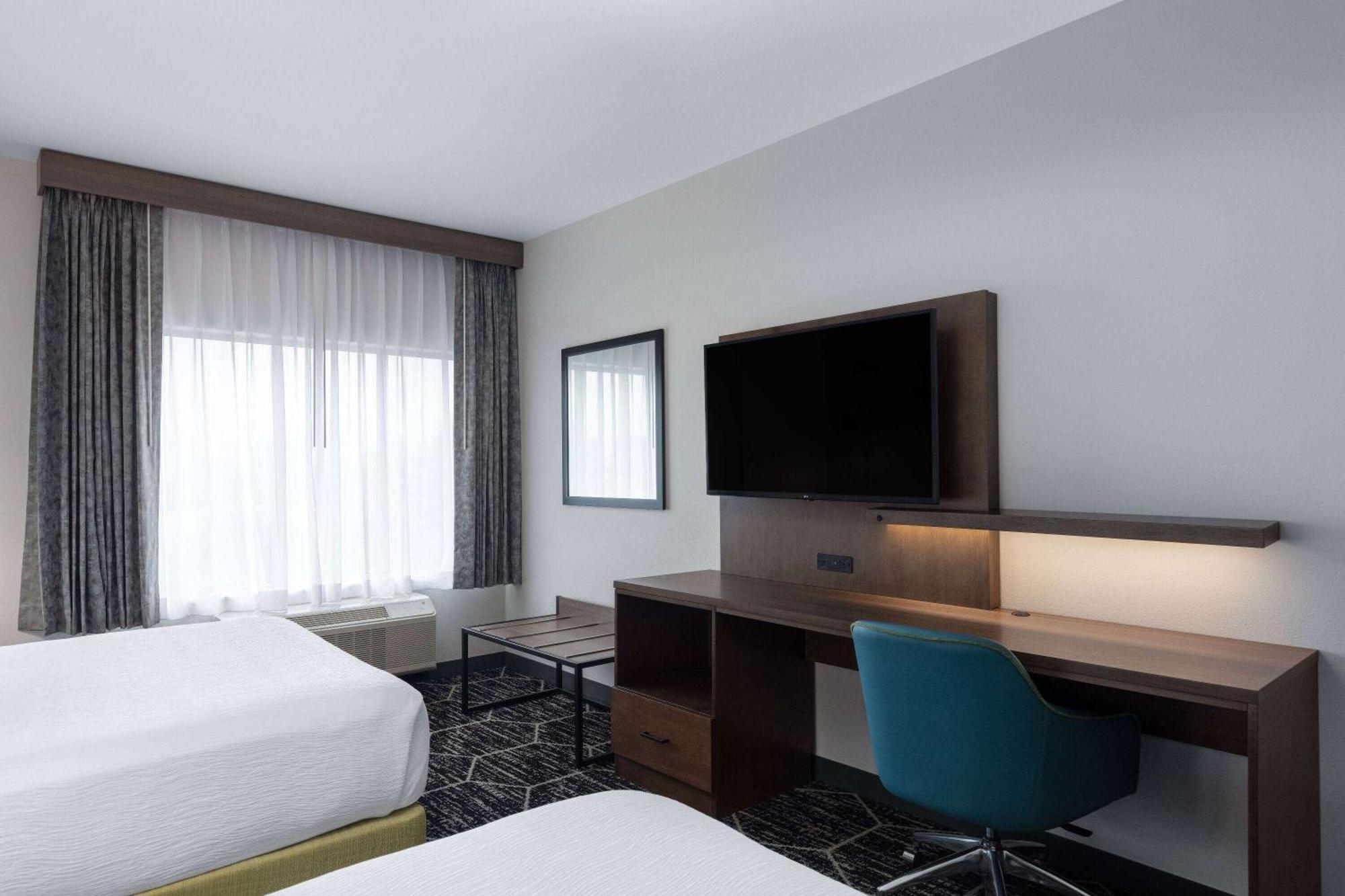 La Quinta Inn & Suites By Wyndham Centralia Bagian luar foto