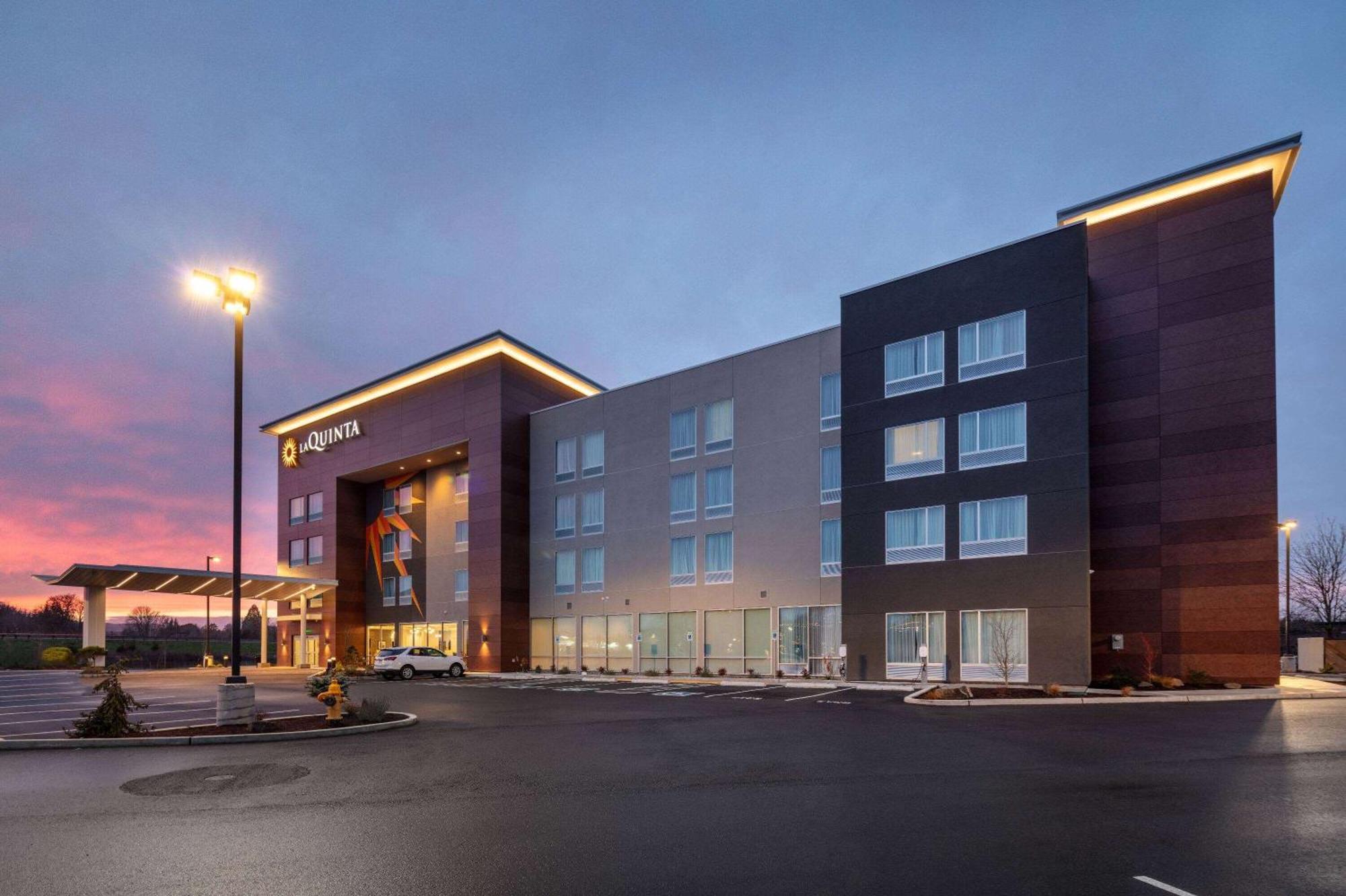 La Quinta Inn & Suites By Wyndham Centralia Bagian luar foto